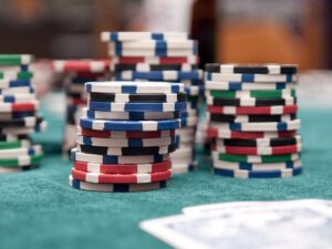 Check au poker : quand et pourquoi utiliser cette manœuvre